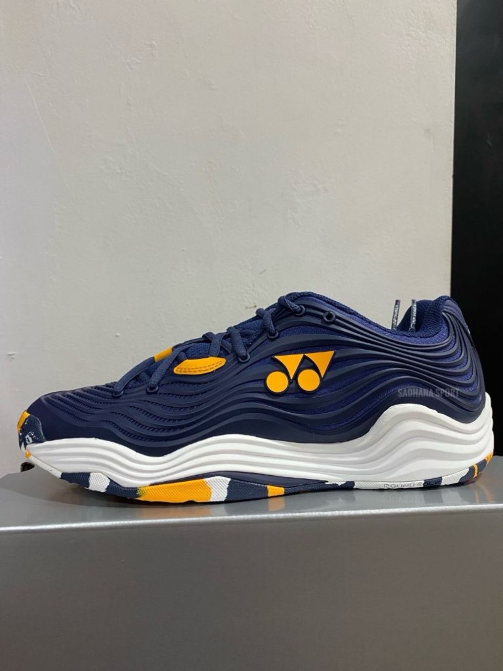 Yonex Women’s Navy and orange Court Sneakers - Picture 2 of 7